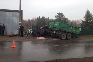 Томский тракторист выехал на автобусную остановку, погибли три пенсионерки, еще два человека в больнице (фото)