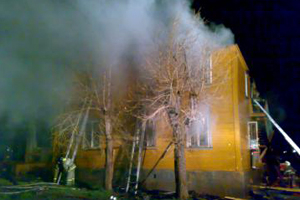 Жилой двухэтажный дом сгорел в Братске, пострадали пять человек