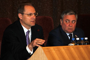 Новосибирский губернатор ждет от своих министров предложений по «оптимизации штатов»
