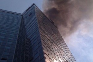 МЧС: В новосибирском бизнес-центре «Сан-Сити» загорелся утеплитель на 18 этажах