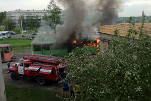 Трамвай сгорел в Ангарске после удара молнии (фото и видео)