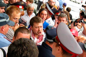 Полиция задержала оппозиционеров на митинге в Новосибирске (видео)