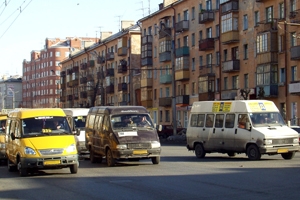 Пять человек пострадали в Омске при столкновении маршрутки с трамваем