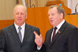 Бывший первый заместитель главы Алтайского края и его сын подозреваются в хищении около 1,4 млрд рублей