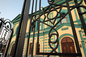 Двое неизвестных нарисовали свастику на синагоге и мечети в Иркутске