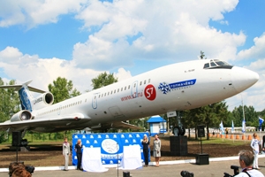 Памятник самолету Ту-154 установили в новосибирском аэропорту «Толмачёво» (фото)
