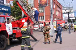 МЧС подтвердило факт пожара в здании в центре Новосибирска