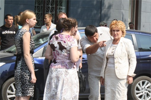 Новосибирские единороссы: жалобой женщины, пострадавшей при попытке самосожжения, занимались в особом порядке