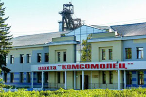 Спасатели эвакуируют горняков из кузбасской шахты «Комсомолец», где произошло возгорание