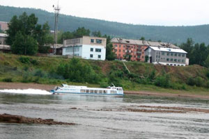 Полицейский в Приангарье покончил с собой после похорон жены, прыгнув с моста в реку Лену