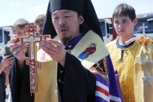 Буддийский и православный священники освятили стройплощадку «Мостовика» в Кызыле