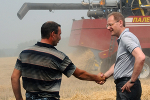 Новосибирский губернатор Юрченко поручил повысить зарплату сельчан до средней по региону к 2020 году