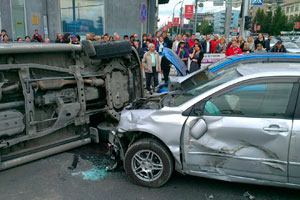 ДТП в центре Новосибирска: две «Тойоты» протаранили джип на площади Ленина (фото)