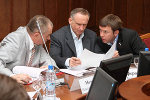 Новосибирские депутаты предложат губернатору Василию Юрченко решить проблемы в ЖКХ