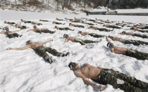 Сибирским военным запретили исполнять строевые песни на морозе и дали чеснок на обед