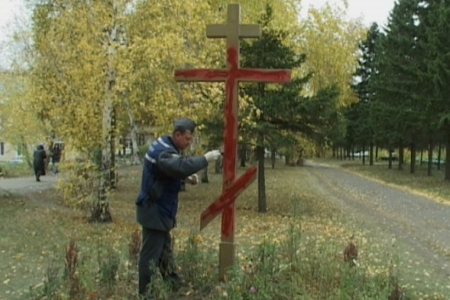 Омские полицейские проводят проверку по факту осквернения креста в ОмГУ 