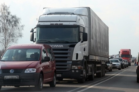 Власти Новосибирска ввели запрет на движение большегрузов в часы пик