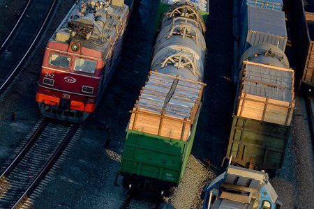 Бывшего сотрудника РЖД будут судить в Красноярске за предоставление грузовых вагонов за взятку в 1,3 млн рублей