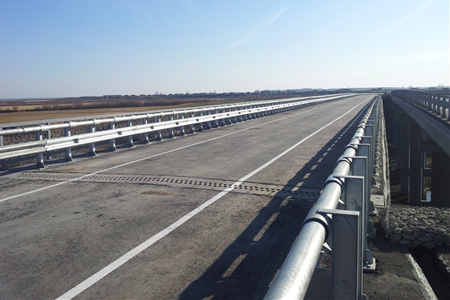 Один из крупнейших мостов в Новосибирской области длиной более 140 метров введен в эксплуатацию