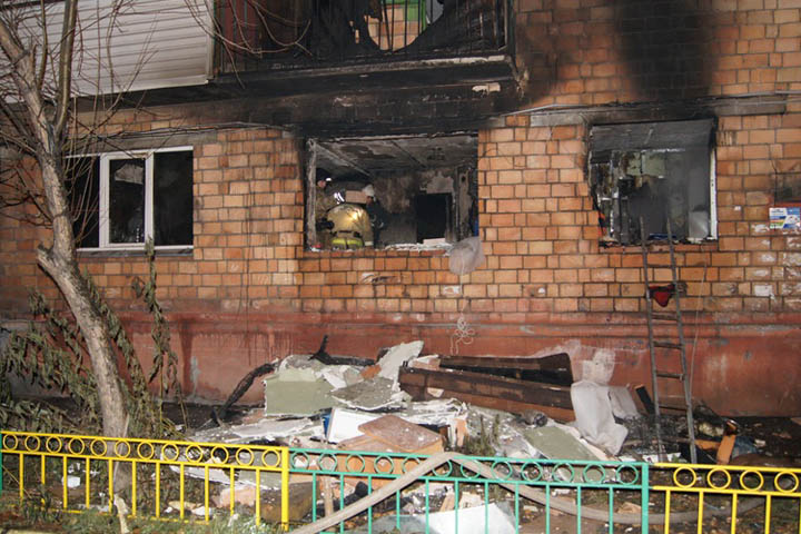 Жильцы поврежденного взрывом газа дома в Красноярске отказались покидать свои квартиры