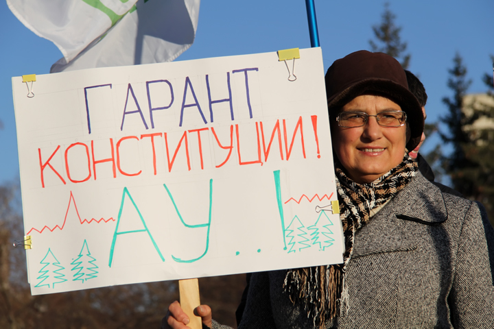 «А дышать можно?»: Пикет в защиту Леонида Развозжаева и других политических заключенных прошел в Новосибирске (фото)
