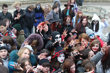 Около 150 человек приняли участие в «Параде зомби» в Новосибирске (фоторепортаж)