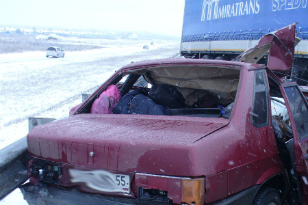 Семь человек, в том числе двое детей, погибли в ДТП на трассе Омск-Тюмень, дорога перекрыта