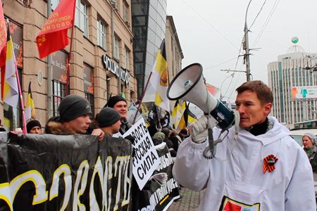 «Мало нам 300 человек собрать»: митинг националистов в Новосибирске (видео)