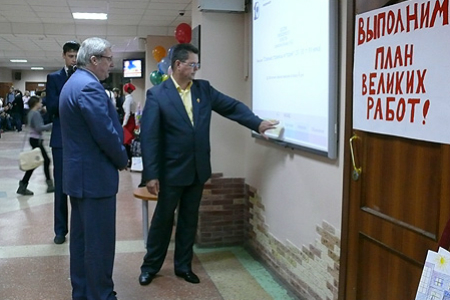 Сибирский полпред рассказал о своем отношении к административной реформе в Новосибирске ученикам гимназии №10 