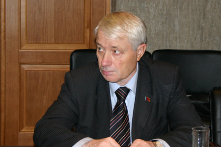 «Недопустимо и цинично быть в оппозиции»: мэр Новосибирска о возможном лишении депутатских фондов фракции КПРФ в горсовете