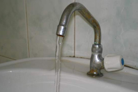 Управляющую компанию через суд обязали соблюдать качество водопроводной воды (Кемеровская область)