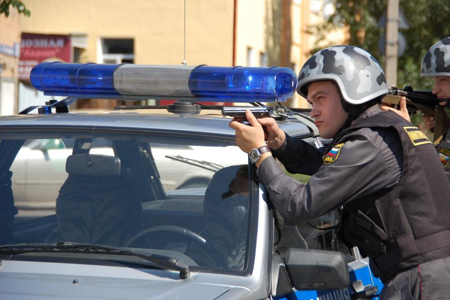 Пьяный сотрудник МВД в Забайкалье обстрелял машину судебных приставов 