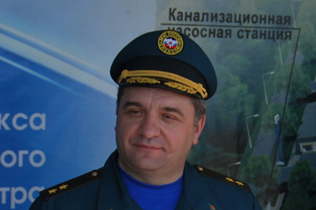 Самолет главы МЧС Владимира Пучкова совершил аварийную посадку в Новосибирске