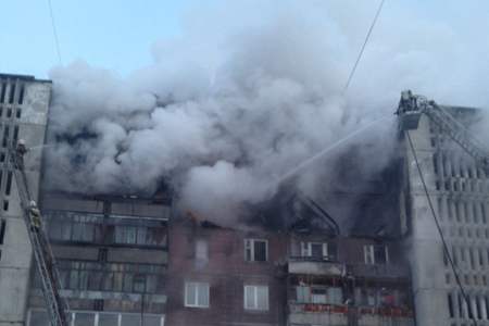 Один человек погиб в результате взрыва в жилом доме Томска, восемь пострадали — МЧС 