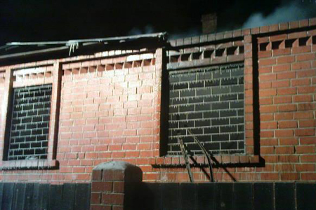 Семья из трех человек сгорела в жилом доме под Иркутском 