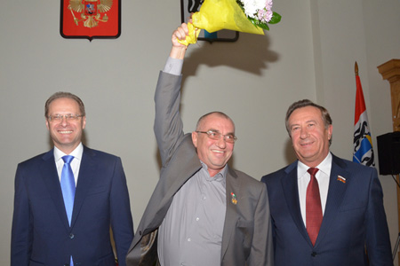 Новосибирский депутат Мочалин, пригласивший Путина «на шашлычок», уступает в онлайн-конкурсе «льстецов» только патриарху и министру культуры