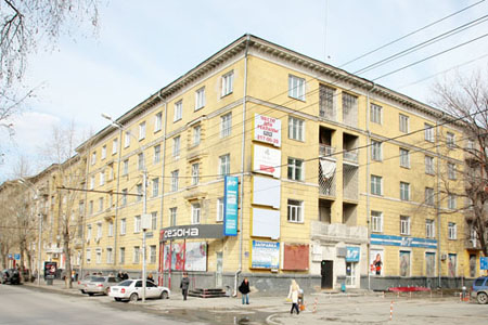 Суд вернул Новосибирскому авиаколледжу общежитие на Красном проспекте