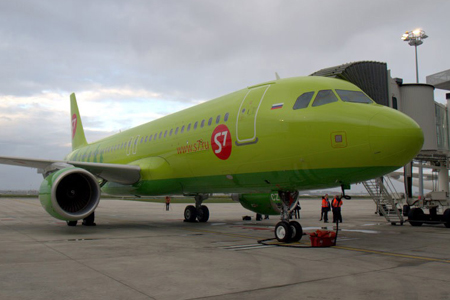 Самолет S7, летевший с Пхукета в Новосибирск, совершил вынужденную посадку в Бангкоке