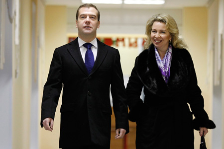 Медведев посоветовал влюбленному студенту СФУ «проявлять настойчивость в этом деле»