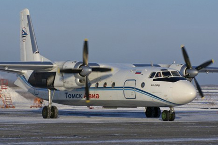 Самолет Ан-24 «Томск Авиа» аварийно приземлился в Стрежевом 