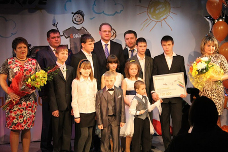 Автомобилисты Новосибирской области и Алтайского края помогли собрать около 3,5 млн рублей для детских домов