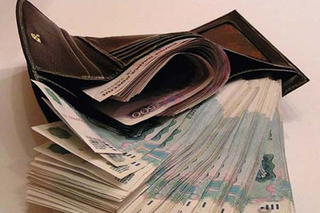 Житель Омска обвинил полицейских в краже денег при проверке документов