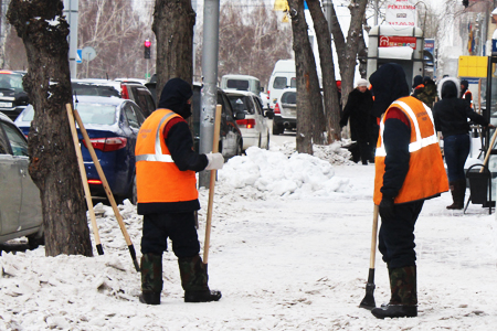 Мэрии Новосибирска не хватает людей и техники для очистки улиц от снега 