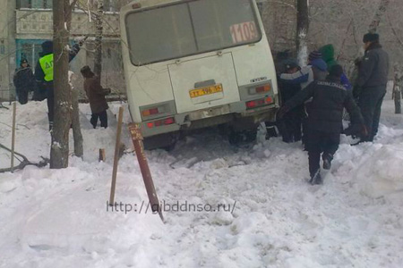 Новосибирская полиция ищет очевидцев гибели женщины с внуком, сбитых автобусом №1109 в январе 2011 года