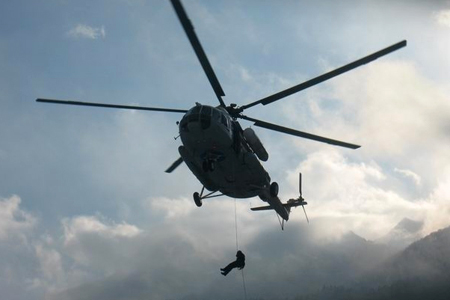 Вертолет Ми-8 с приборами для поиска людей под лавинами вылетел в Туву, где пропали подростки