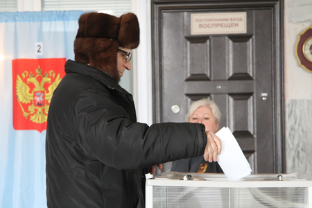 На довыборах в заксобрание Новосибирской области лидирует единоросс