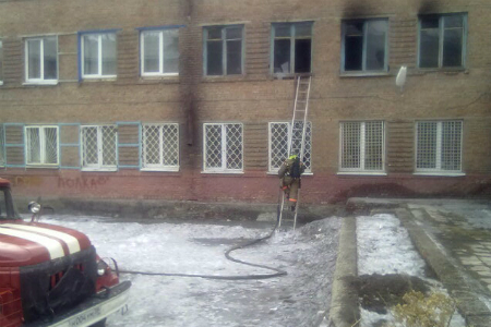 Более ста человек эвакуировано из-за пожара в детском доме в Иркутской области