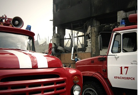 Цех завода горит в Красноярске: пожар локализован на площади 400 кв. метров