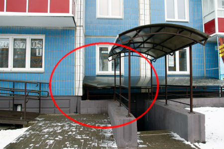Семилетняя девочка из Красноярска после падения с 14-го этажа впала в кому