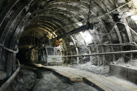 Поисковые работы на шахте в Кузбассе завершены, горняки спасены